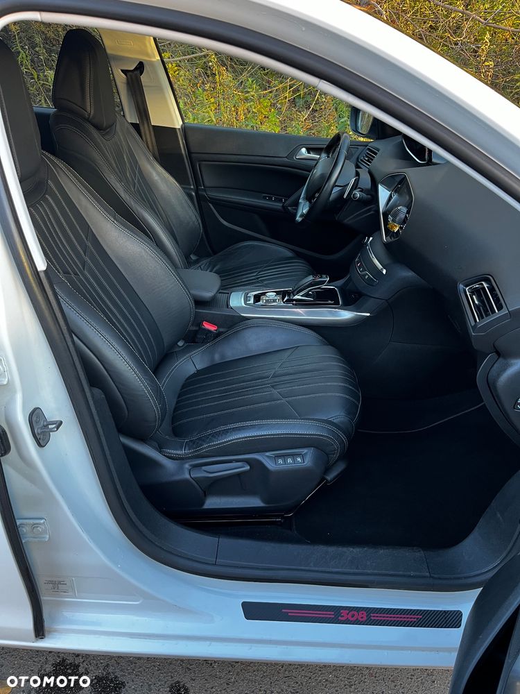 Peugeot 308 1.2 PureTech GPF Road Trip S&S EAT8 - 14