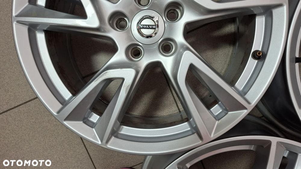 Felgi Aluminiowe 18 Volvo XC 60 5x108 ET 50.5 - 12