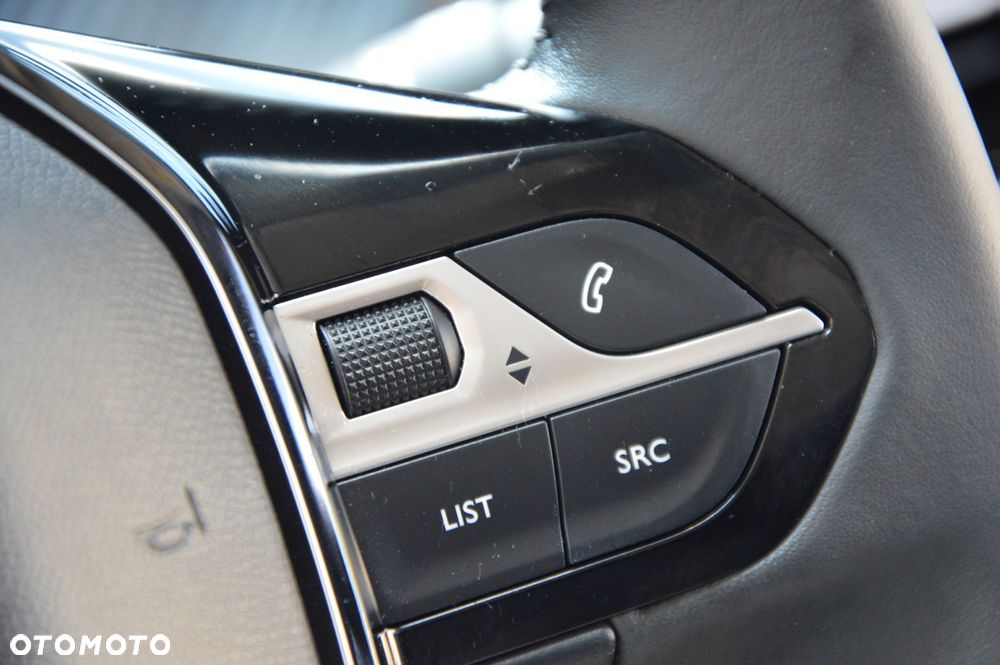 Peugeot 208 PureTech 100 Allure - 32