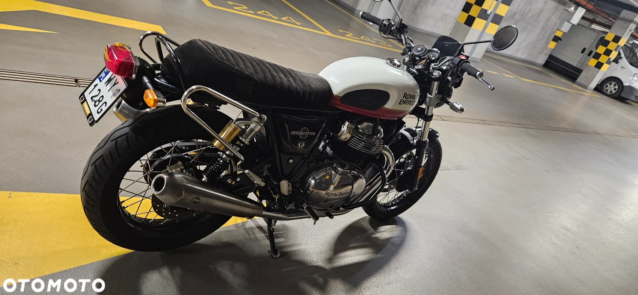 Royal Enfield Interceptor - 6