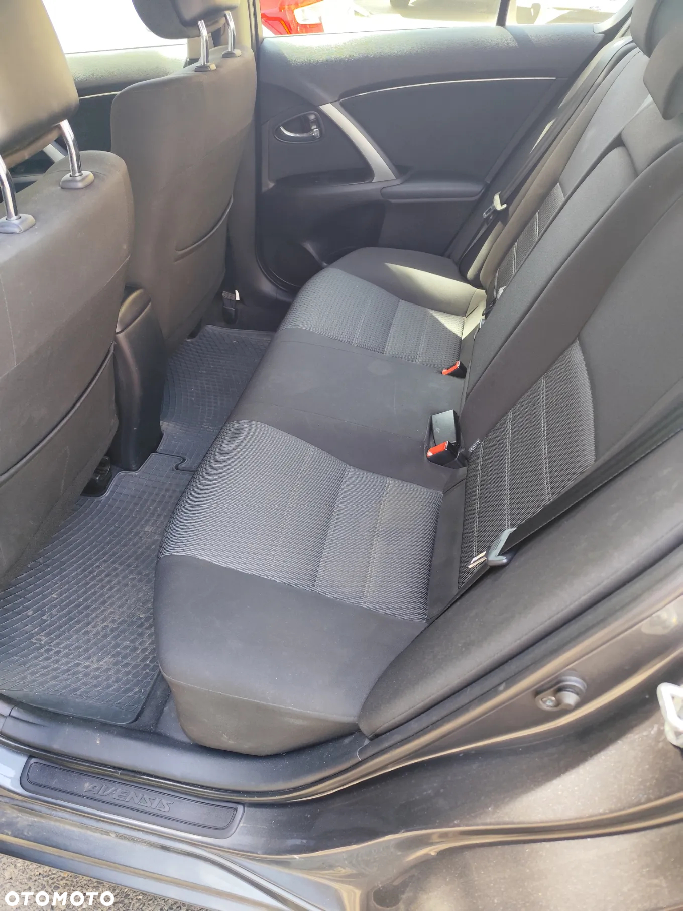 Toyota Avensis 2.0 Premium - 16