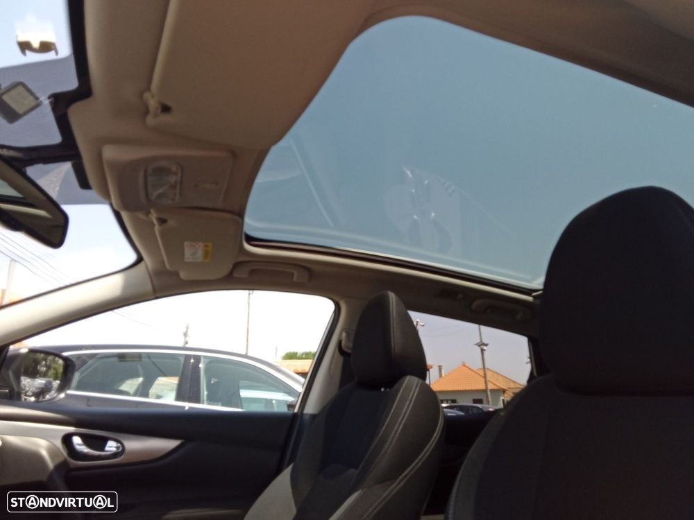 Nissan Qashqai 1.2 DIG-T N-Connecta 18 Xtronic - 24