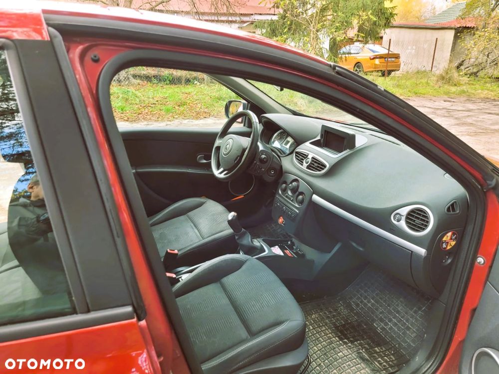 Renault Clio 1.2 16V 75 Expression - 13