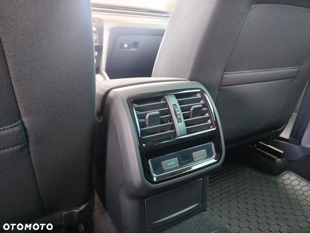 Volkswagen Passat 2.0 TDI SCR DSG Elegance - 18