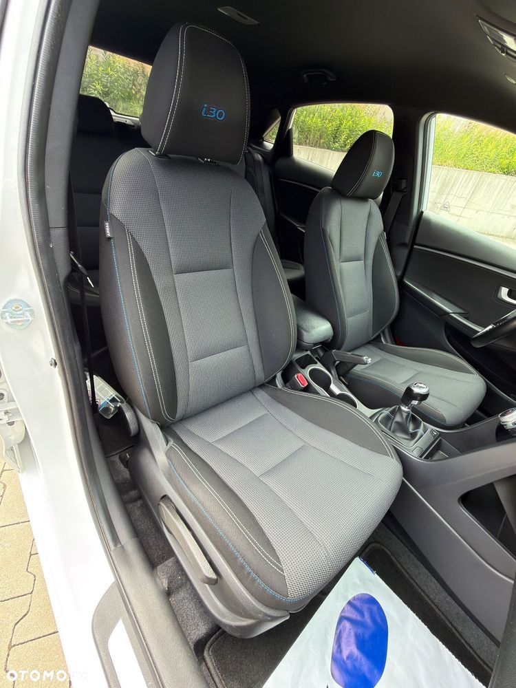 Hyundai i30 1.6 CRDi Premium - 10