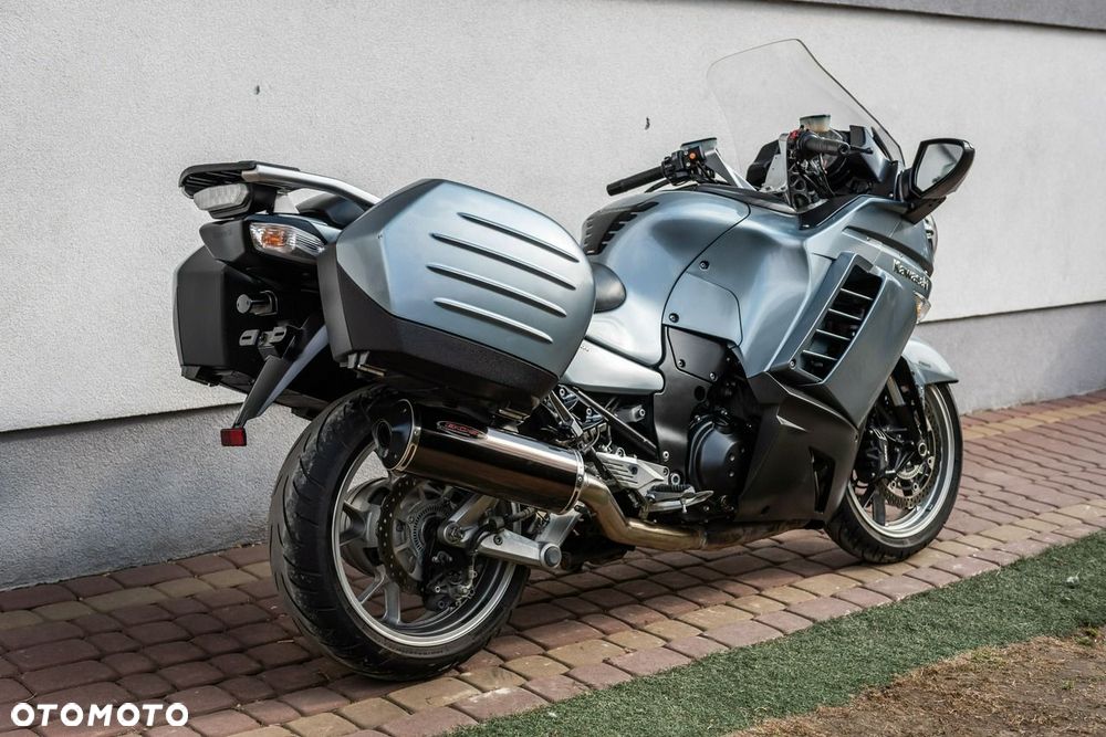 Kawasaki GTR - 4