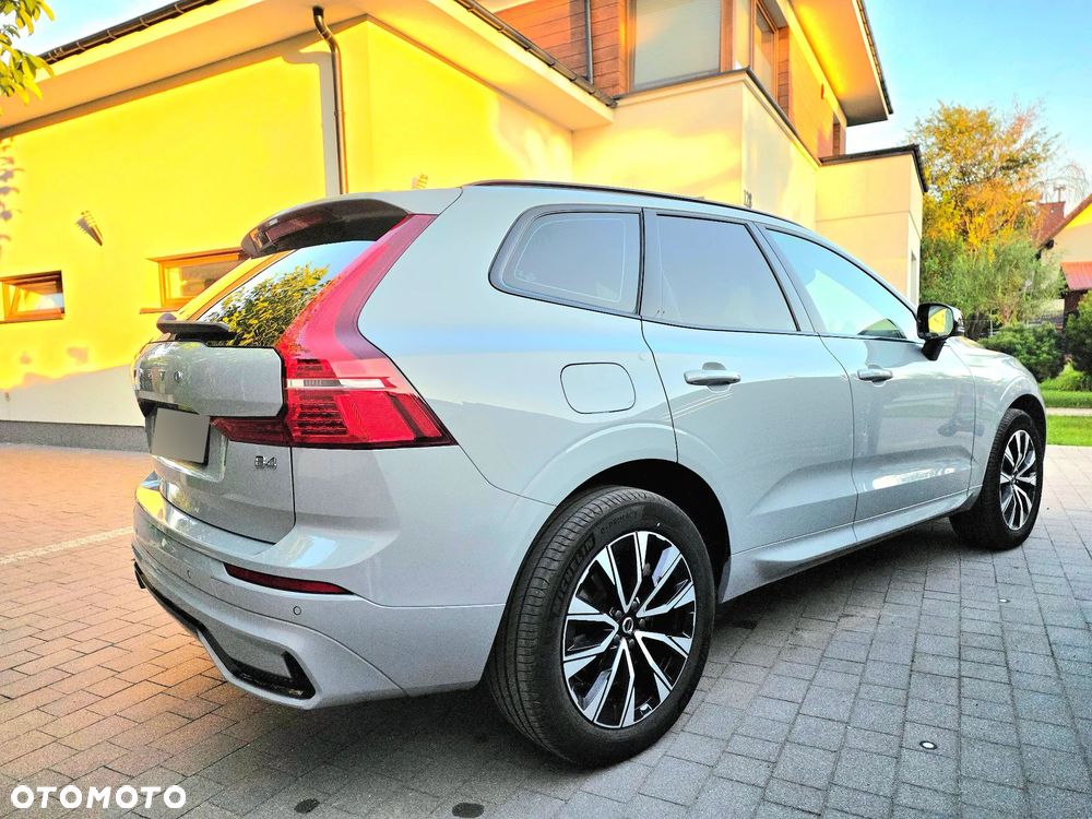 Volvo XC 60 B4 D AWD Plus Dark - 2