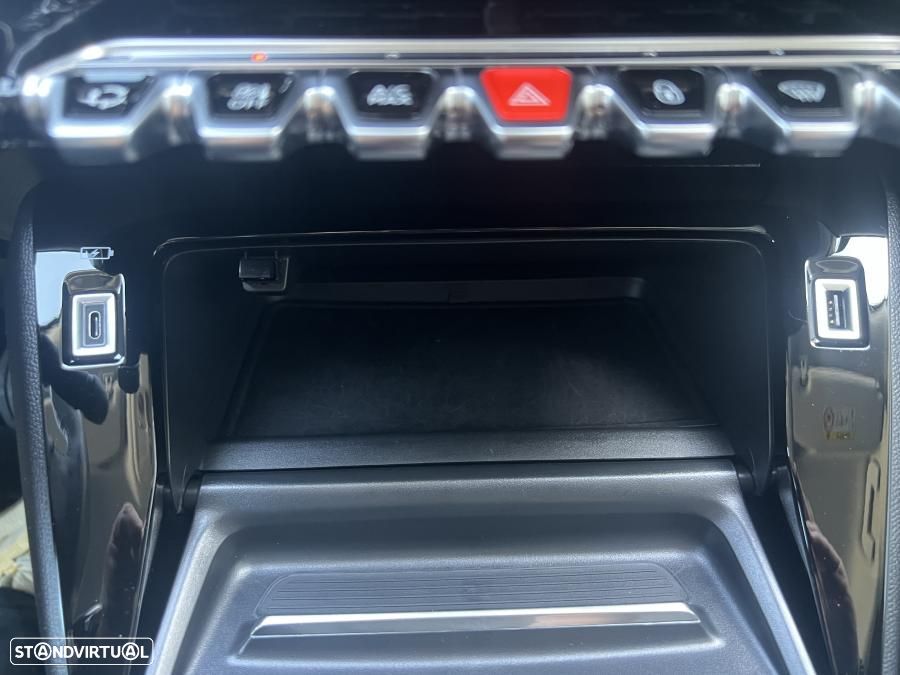Peugeot e-2008 50 kWh Allure Pack - 49