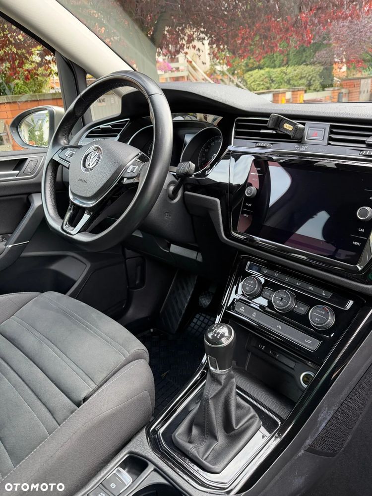 Volkswagen Touran - 8