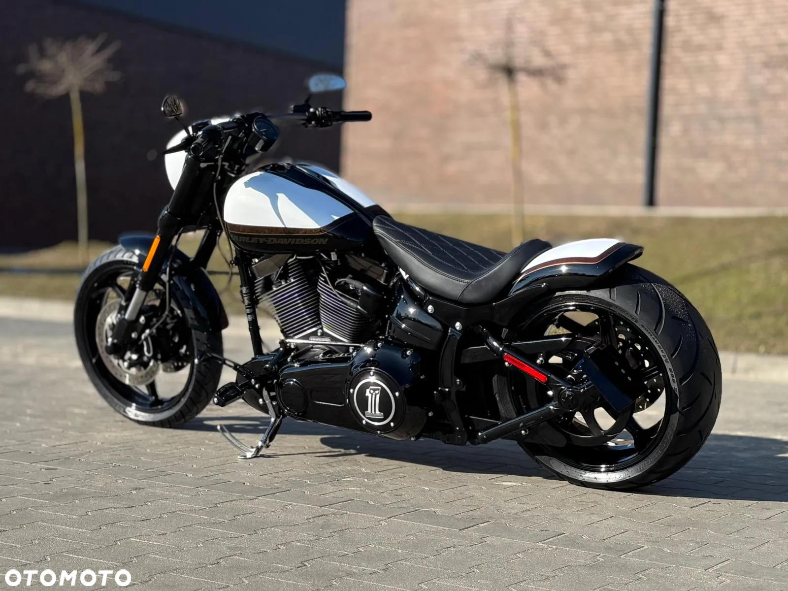 Harley-Davidson Softail Breakout - 18