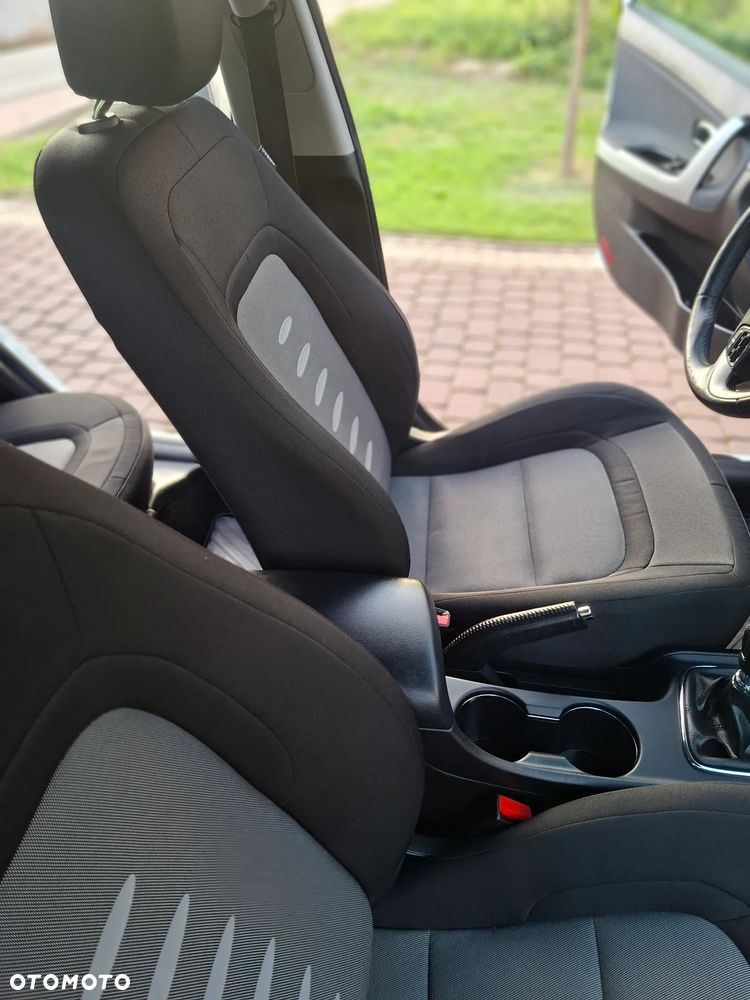 Kia Ceed - 12
