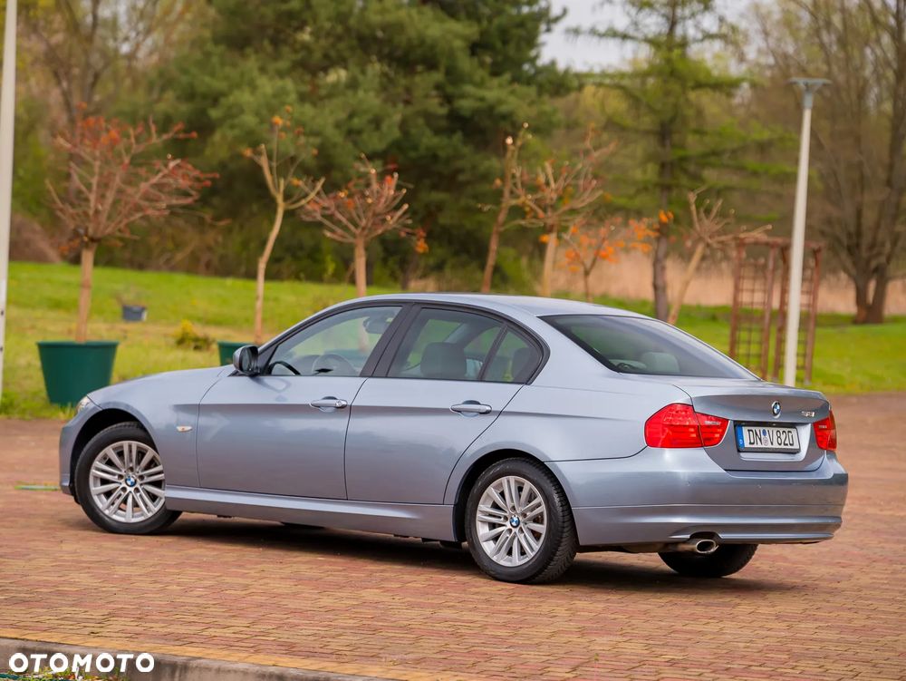 BMW Seria 3 318i Edition Exclusive - 6