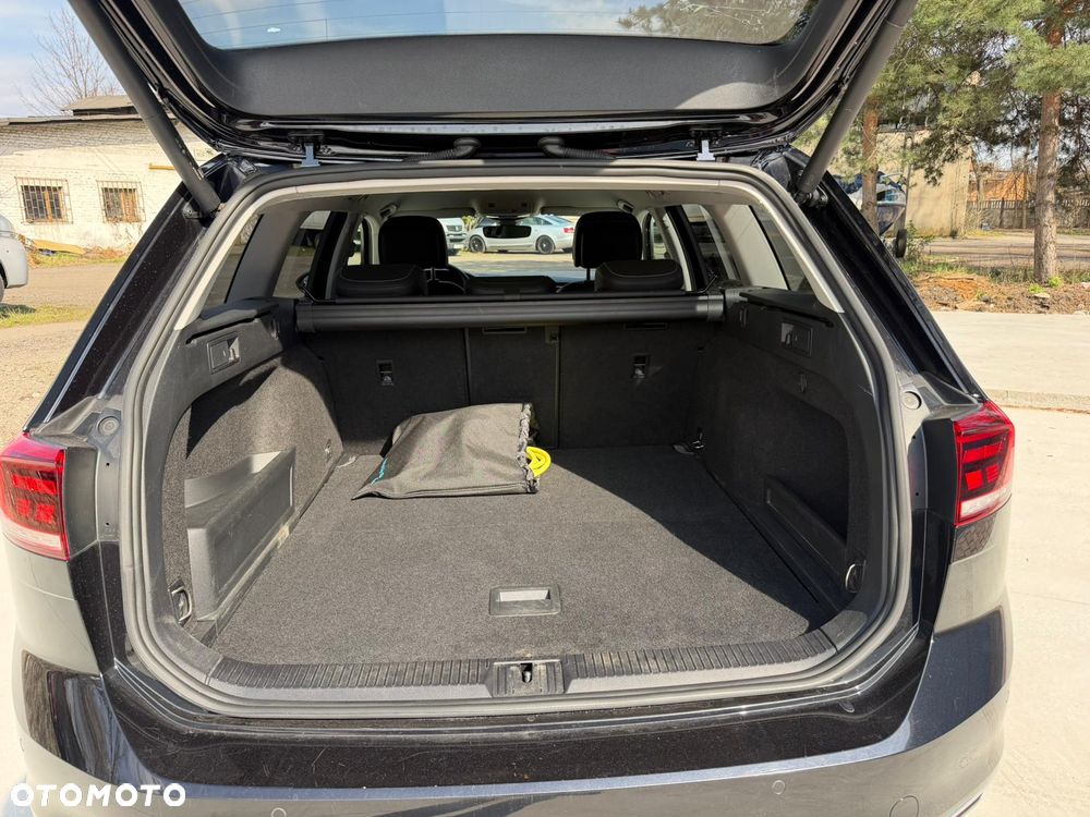 Volkswagen Passat - 12