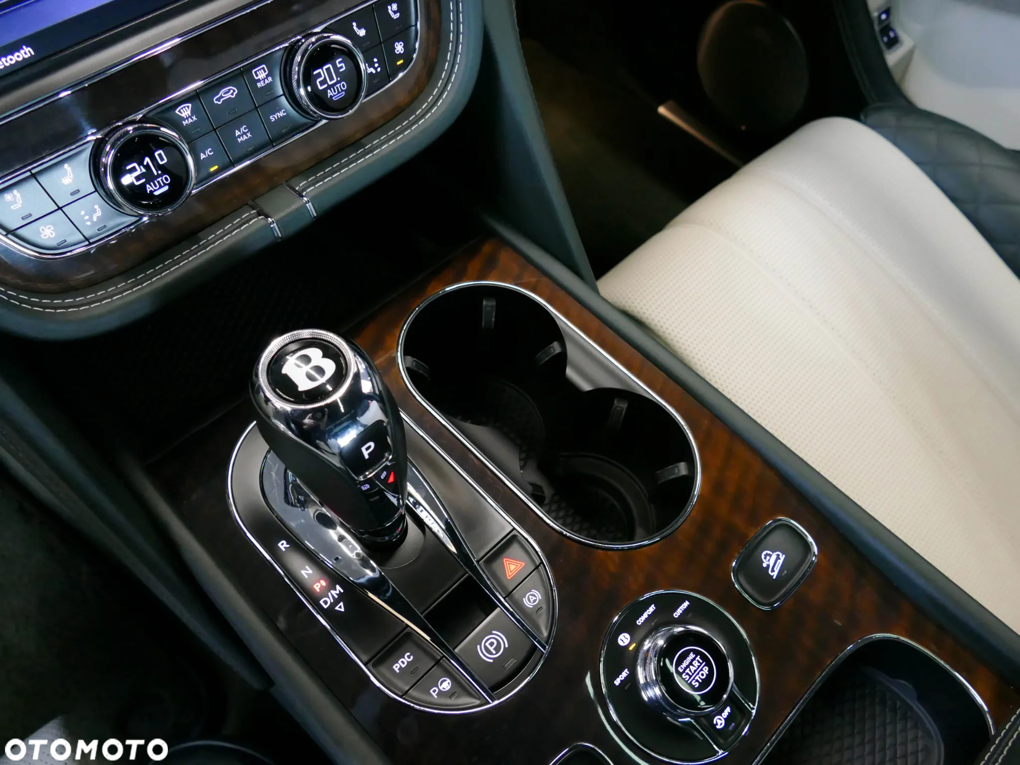 Bentley Bentayga W12 Mulliner - 25