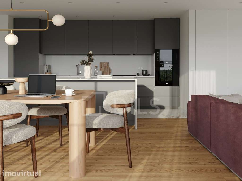 Apartamento T4 com varanda, no centro do Porto - Grande imagem: 2/37