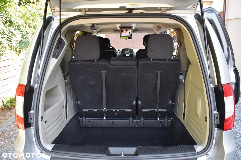 Chrysler Town & Country 3.6 Limited - 10