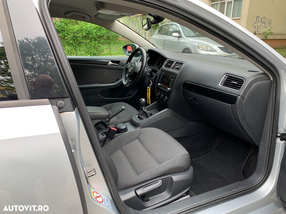 Volkswagen Jetta 1.6 TDI Blue Motion Technology Trendline - 10