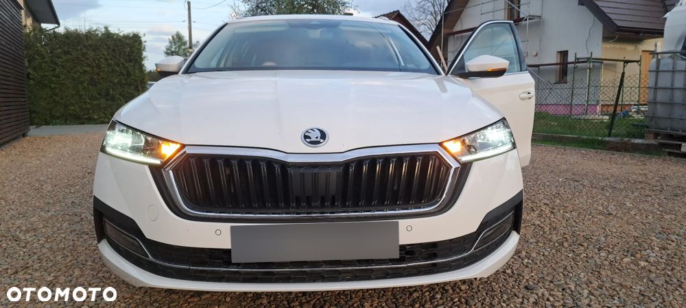 Skoda Octavia Combi 2.0 TDI DSG Premium Edition - 1
