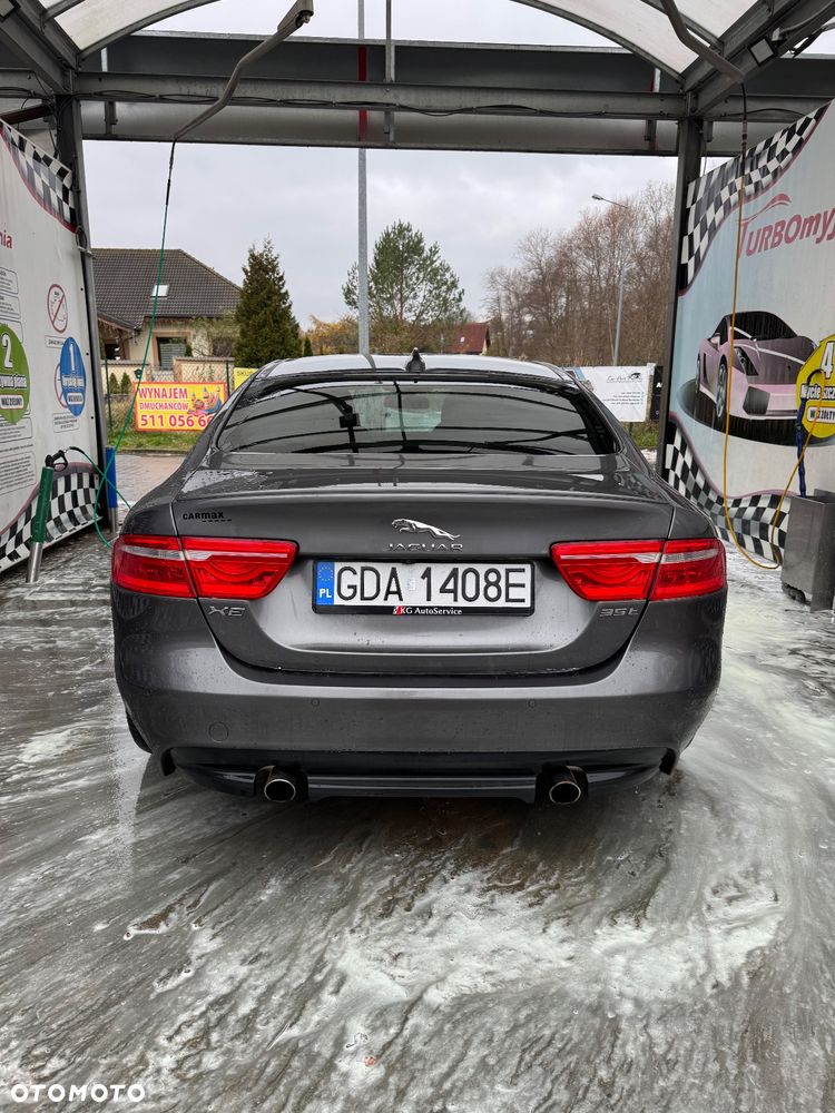 Jaguar XE - 11