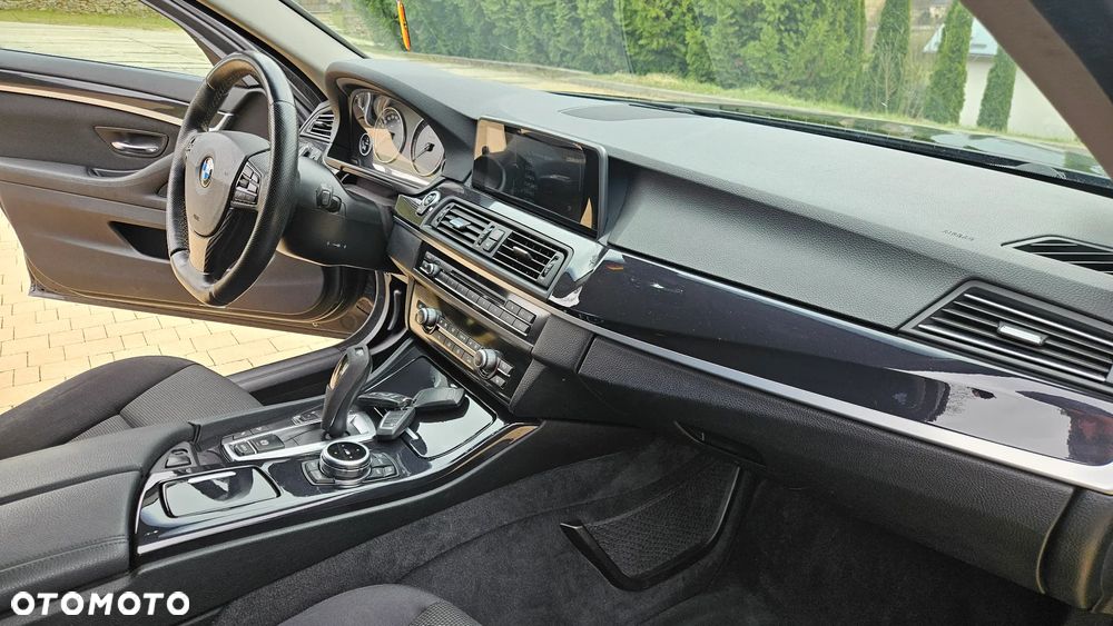 BMW Seria 5 525d xDrive Sport-Aut Modern Line - 19