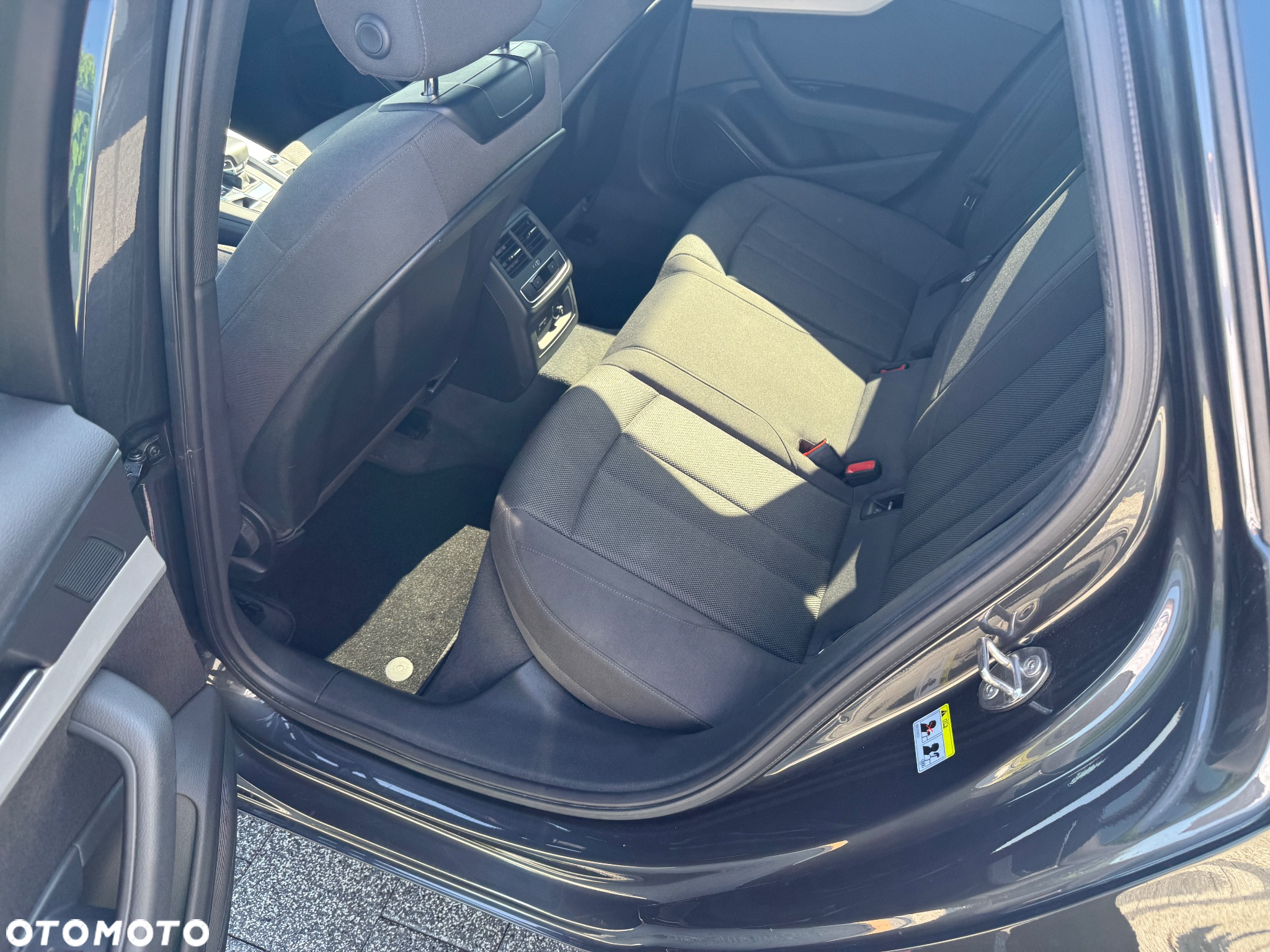 Audi A4 Avant 35 TDI S tronic design - 15