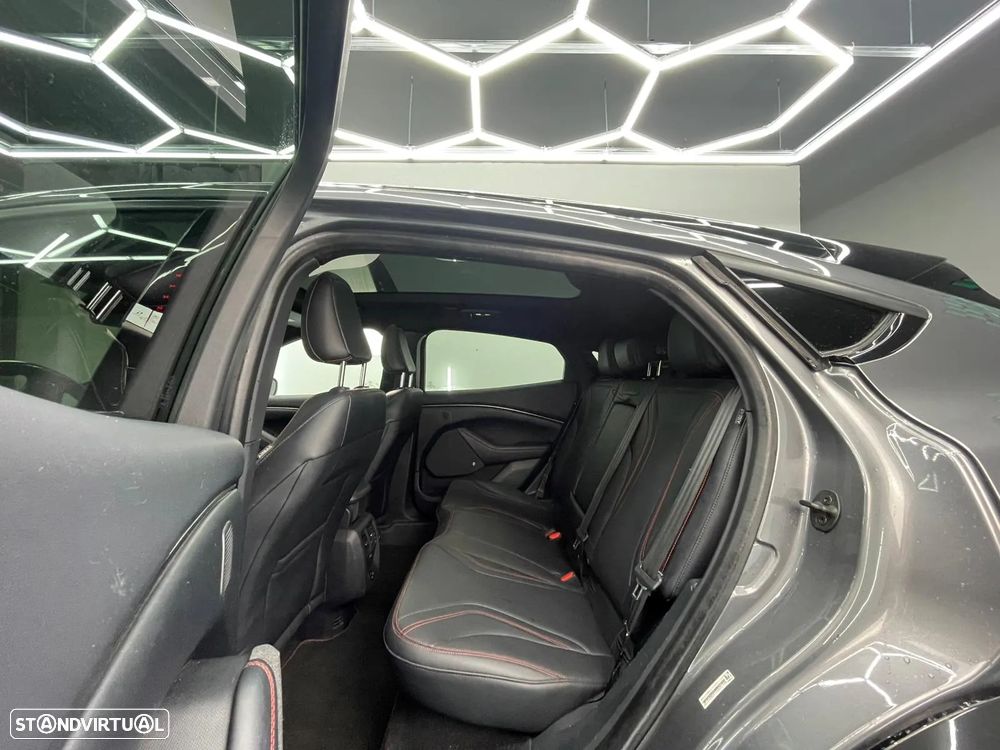Ford Mustang Mach-E 75.7 kWh Premium AWD - 11