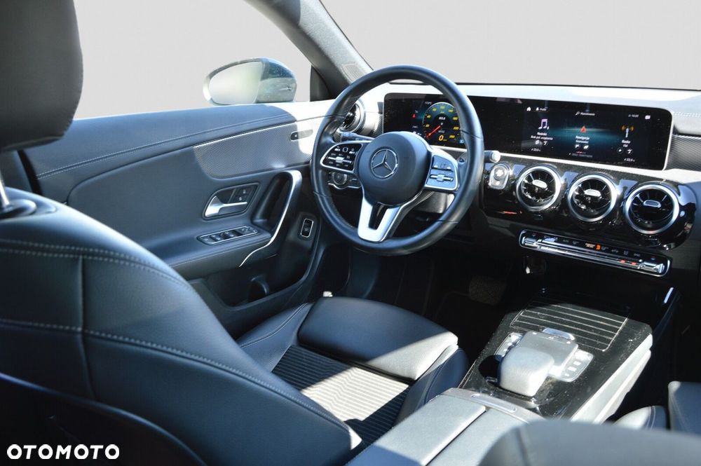 Mercedes-Benz CLA 180 Progressive 7G-DCT - 11