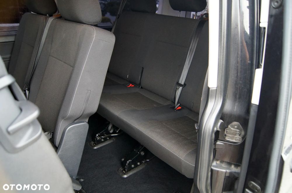 Volkswagen Caravelle - 13