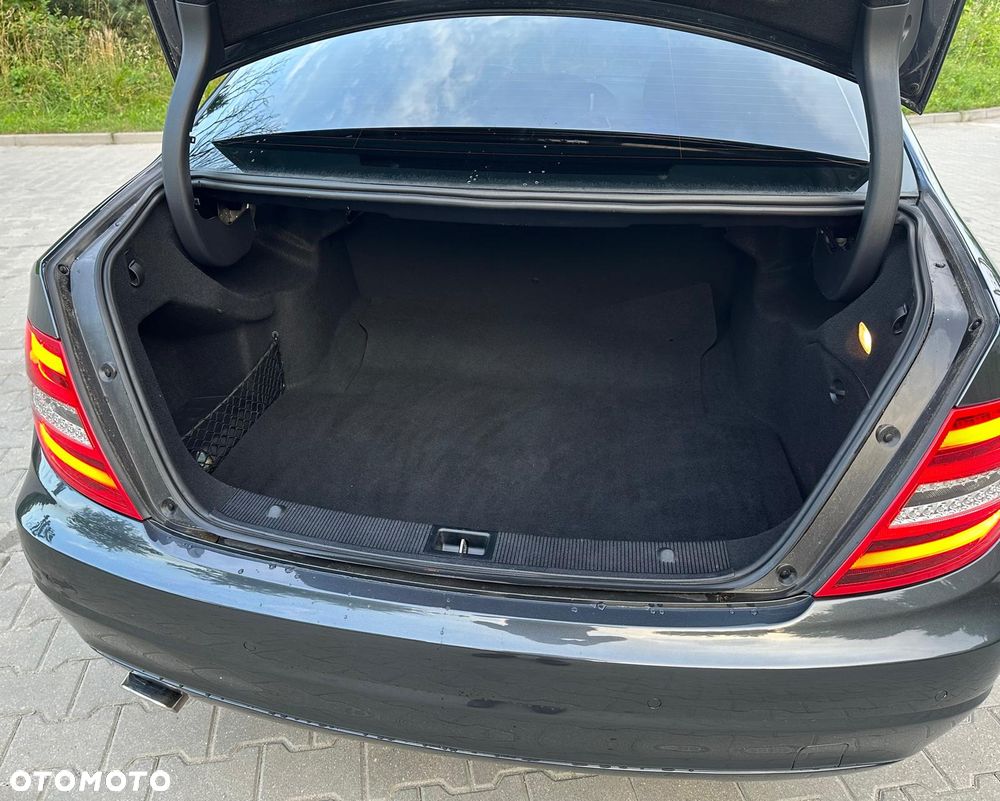 Mercedes-Benz Klasa C 250 CGI BlueEff Avantgarde - 25