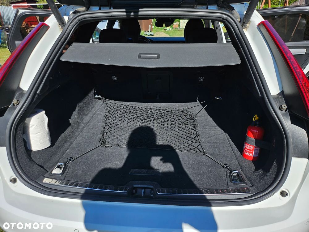 Volvo V90 D4 R-Design - 9