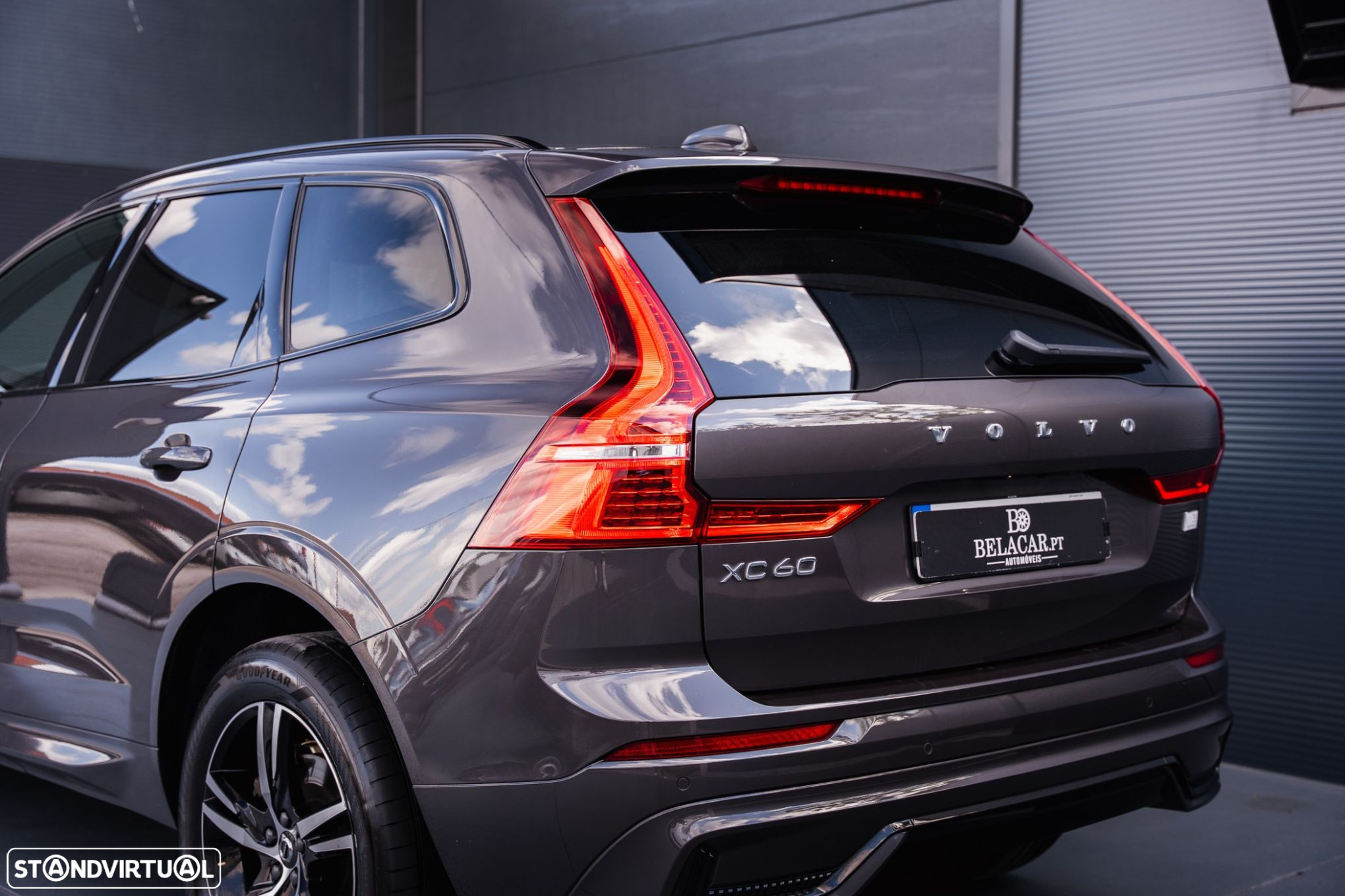 Volvo XC 60 2.0 T6 PHEV R-Design AWD - 12