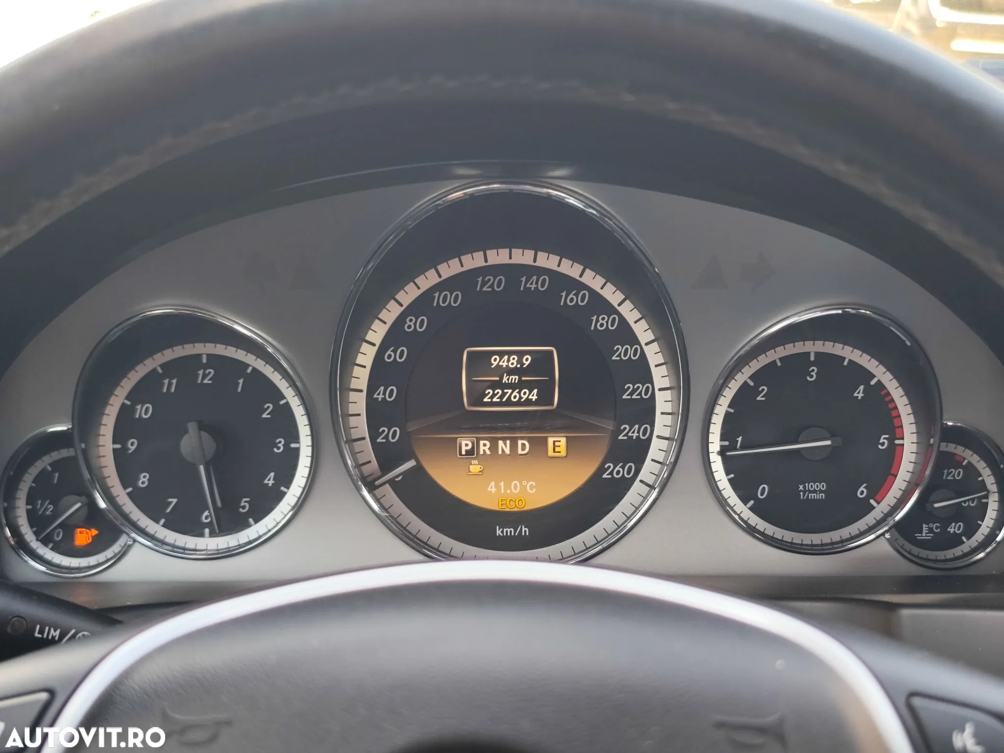 Mercedes-Benz E 220 CDI DPF Coupe BlueEFFICIENCY 7G-TRONIC Avantgarde - 22