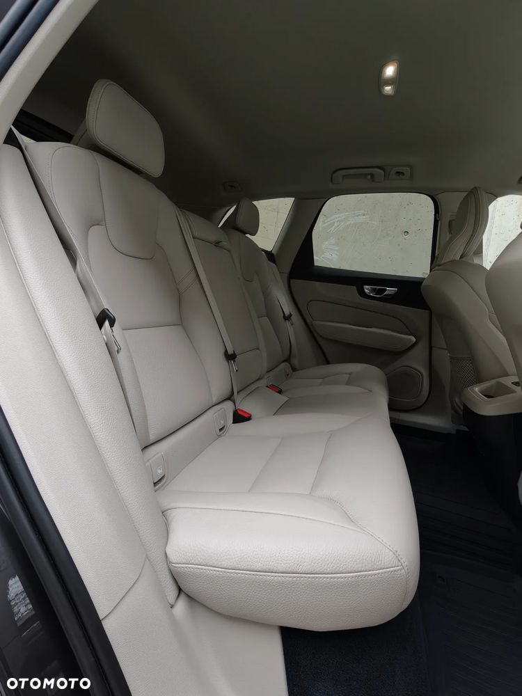 Volvo XC 60 B4 D AWD Plus Bright - 37