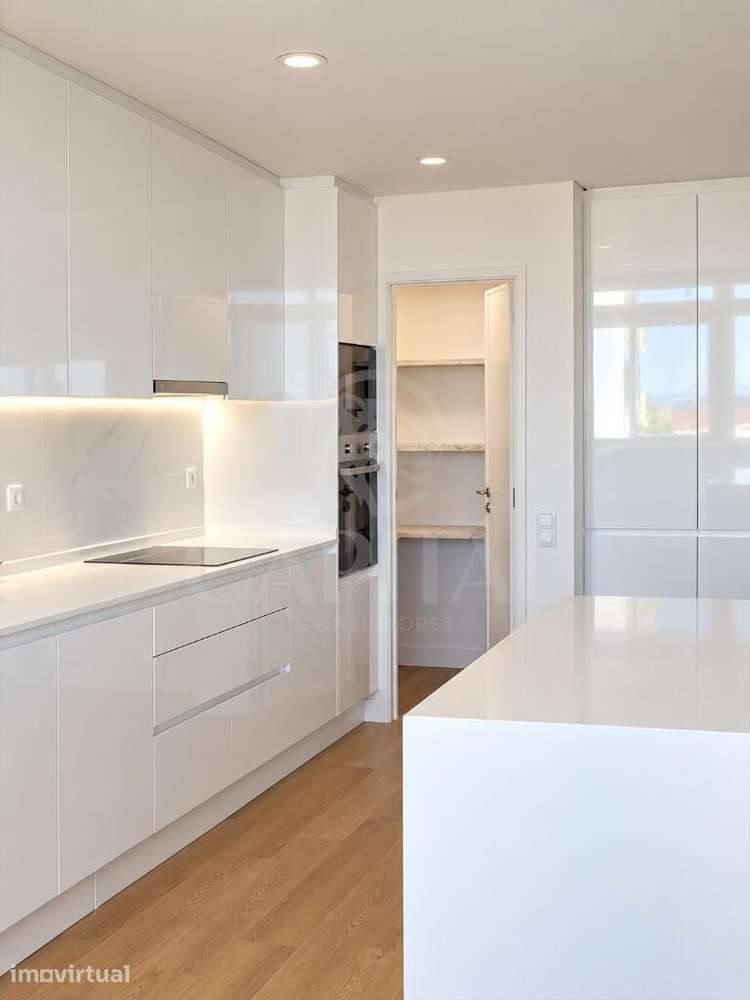 T3 Totalmente Remodelado com Vista Mar e Garagem Box | Jardins do Buza - Grande imagem: 5/37