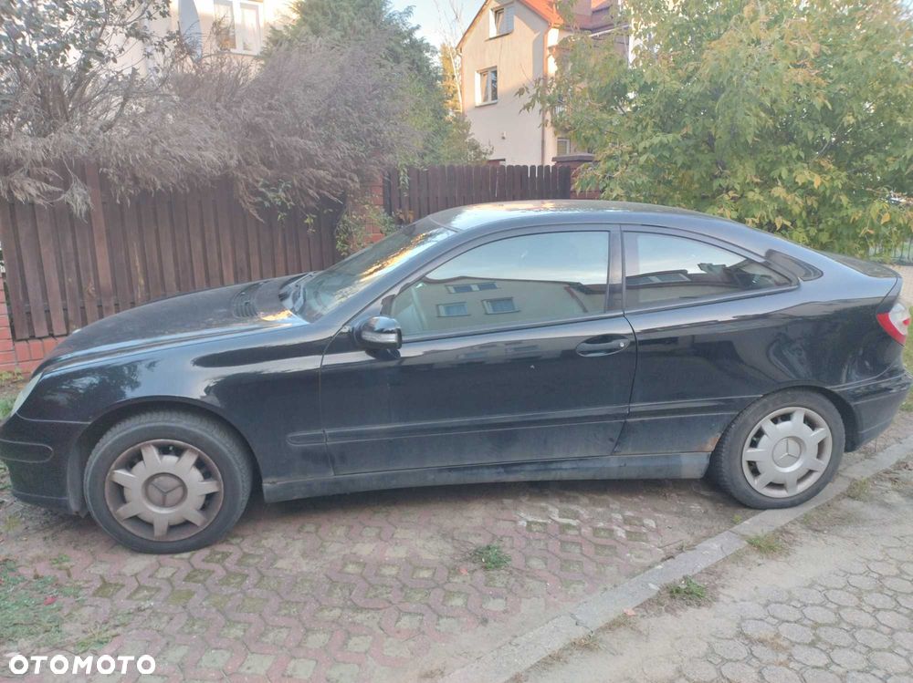 Mercedes-Benz C-Class 2004 photo 2