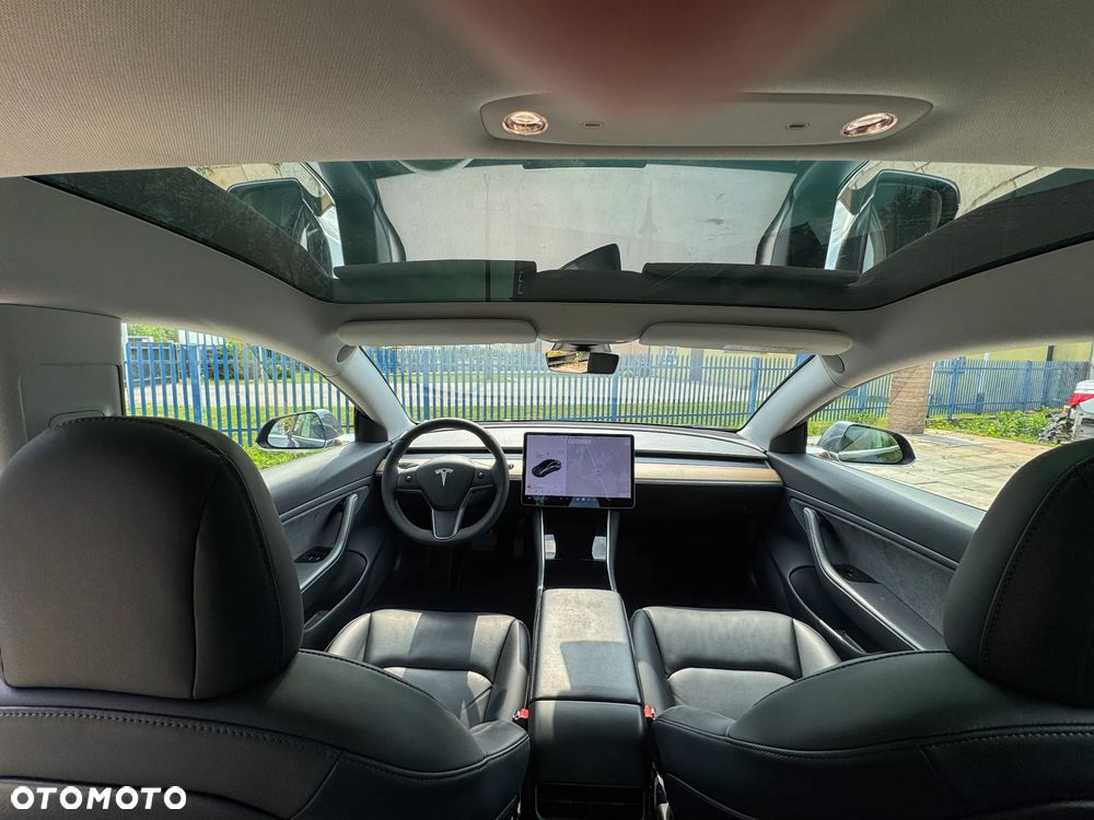 Tesla Model 3 - 12