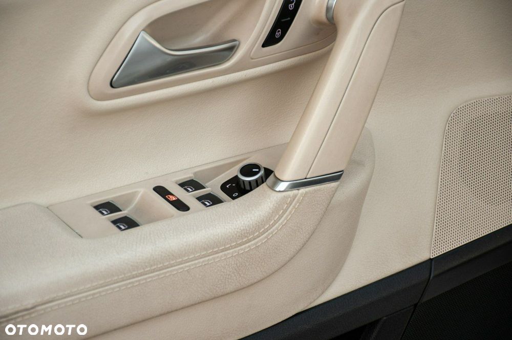 Volkswagen Passat CC - 25