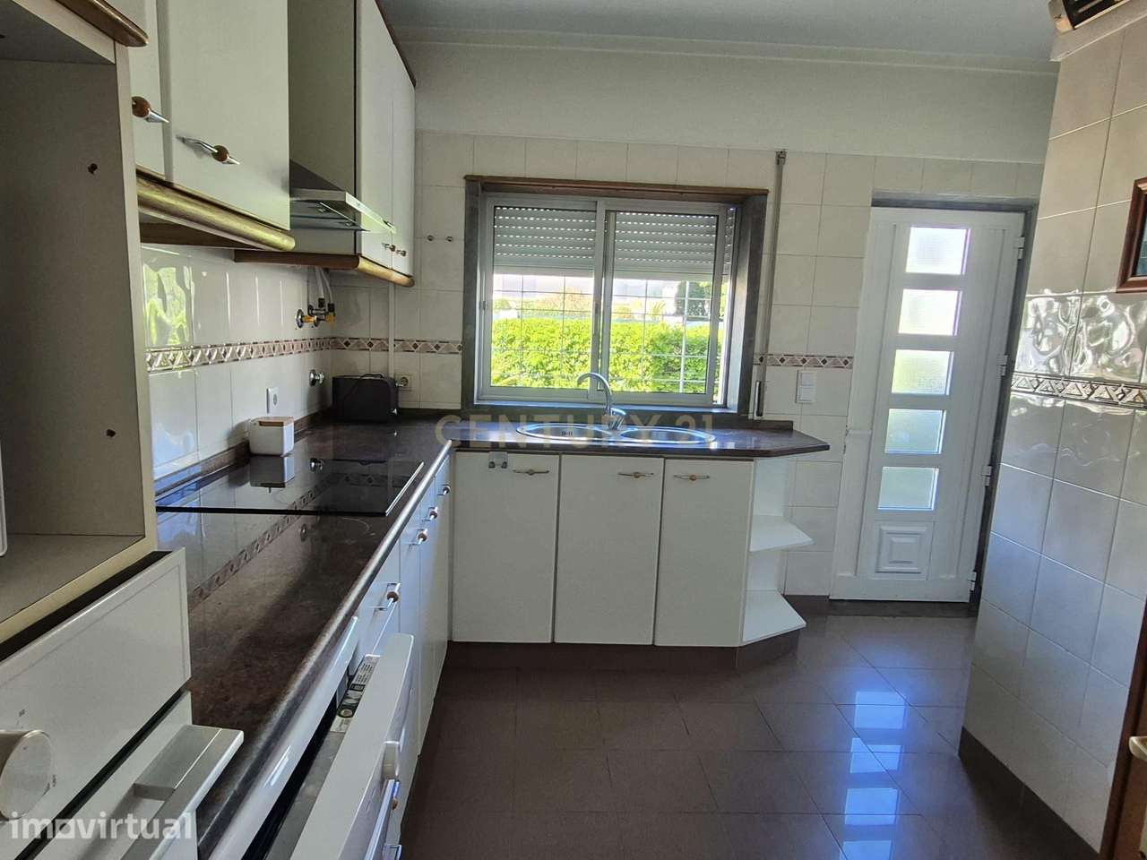 Moradia T3 Mobilada com Jardim e Garagem no Livramento, Estoril - Grande imagem: 5/30
