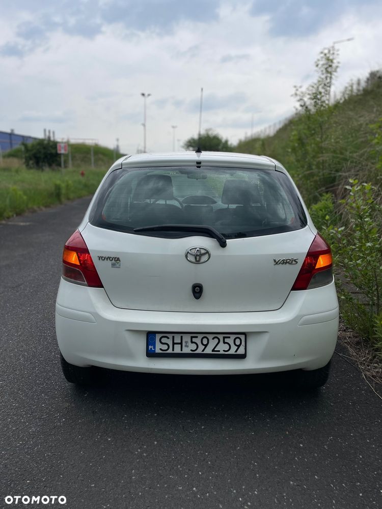 Toyota Yaris 1.4 D-4D Premium - 17