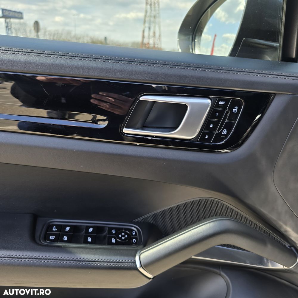 Porsche Cayenne Turbo S E-Hybrid Tiptronic S - 16