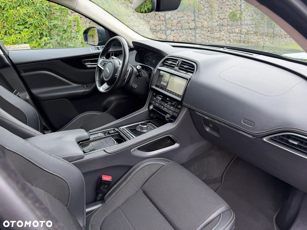 Jaguar F-Pace 2.0 i4D AWD R-Sport - 25
