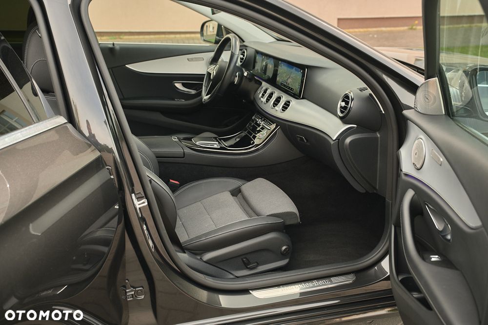 Mercedes-Benz Klasa E 220 d 9G-TRONIC - 19