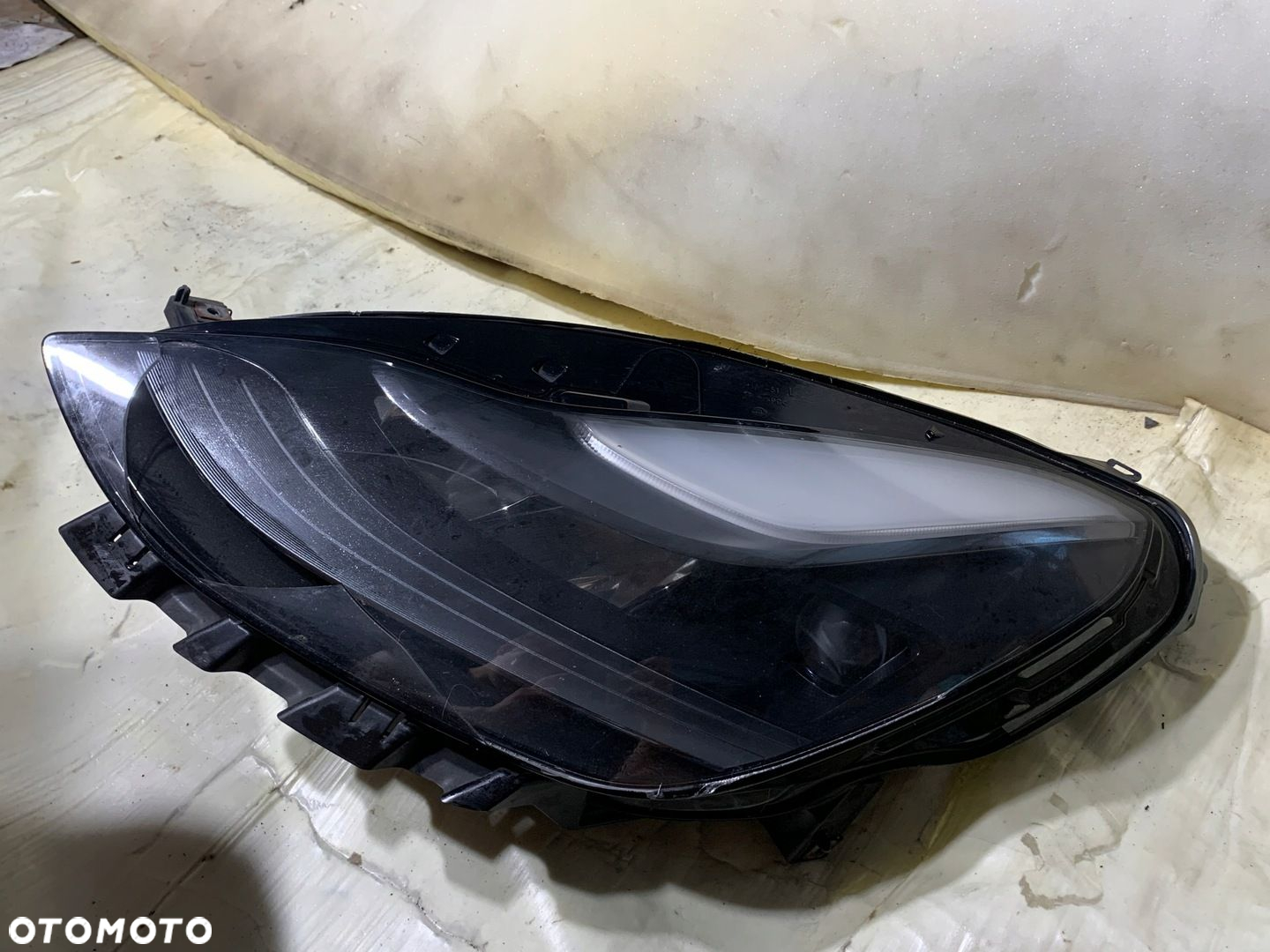 TESLA MODEL Y 2020 - LAMPA PRZEDNIA L - 2