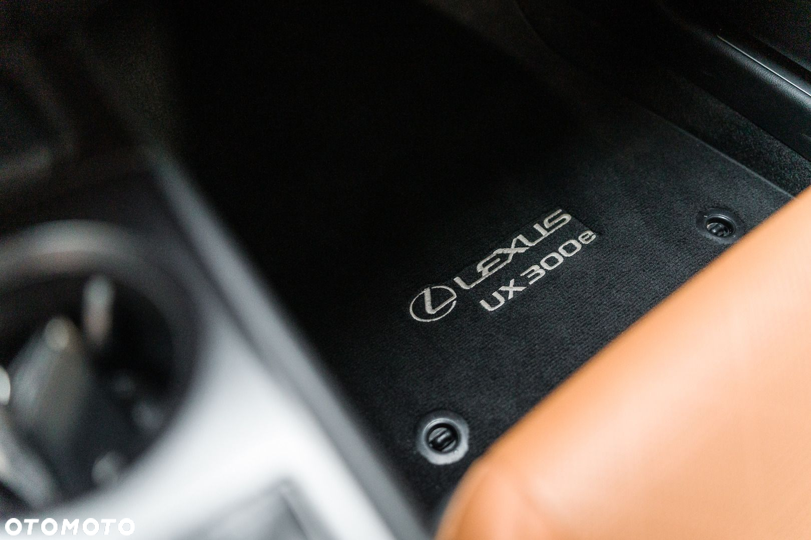 Lexus UX - 16