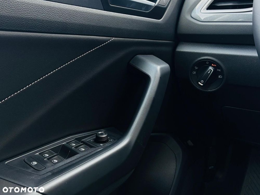 Volkswagen T-Roc - 19