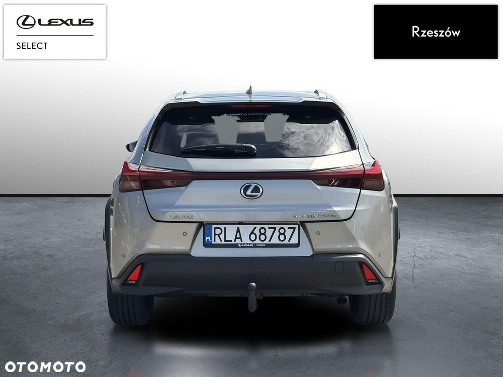 Lexus UX - 4