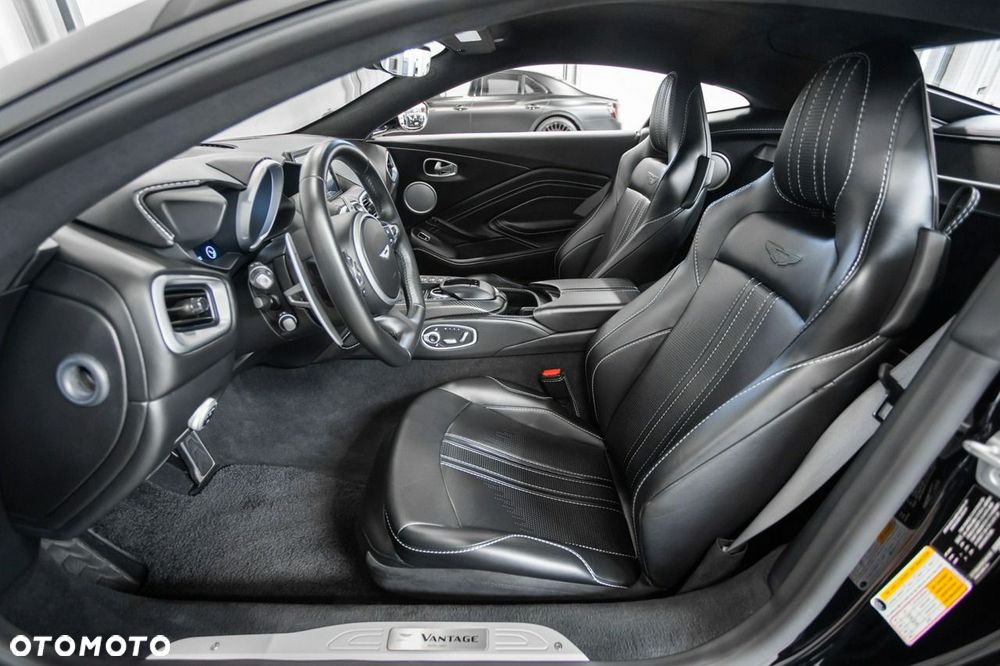 Aston Martin Vantage - 26