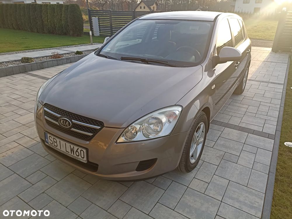 Kia Ceed 1.6 Crdi Comfort + - 1