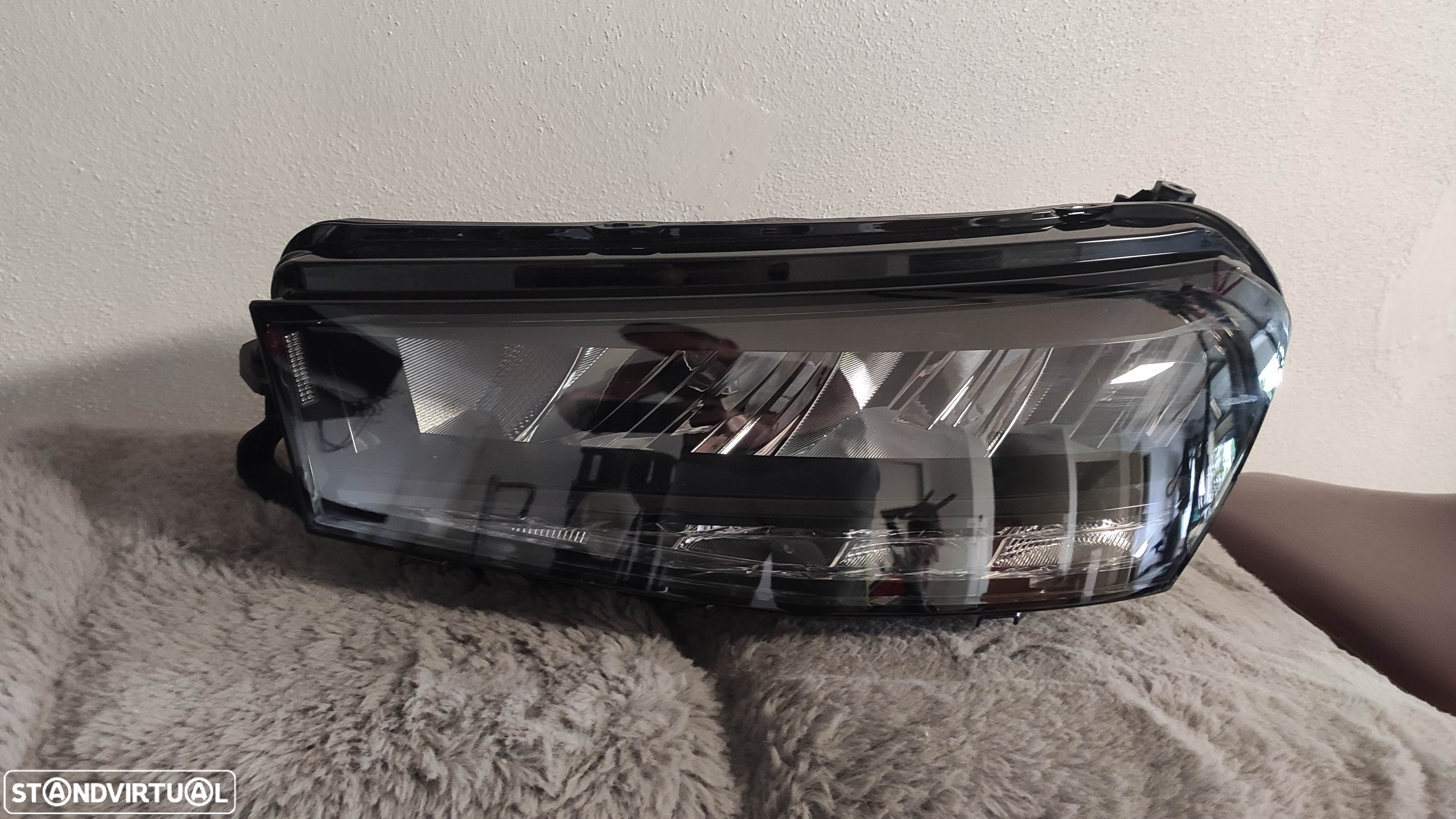farol esquerdo full Led Skoda Octavia 4 - 6V8941015 - 2