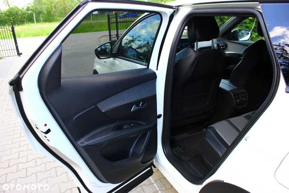 Peugeot 3008 225 e-EAT8 Allure - 32